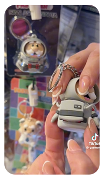 UGC — astronauta keychain